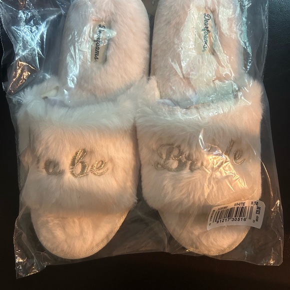 Bride To Be fur slippers - Picture 3 of 6